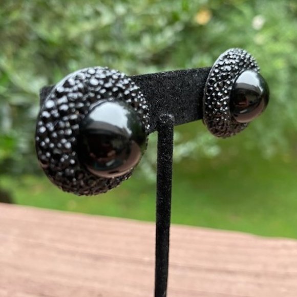 VTG ST. JOHN Round Black Rhinestone Button Stone EARRINGS - Picture 2 of 9